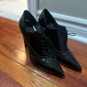 Stuart Weitzman Elegant Black Lace-Up Women's Shoes